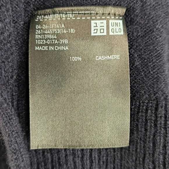 UNIQLO’s Jil Sander Collaboration +J 100% Cashmere Large Scarf Two Toned - Picture 6 of 9